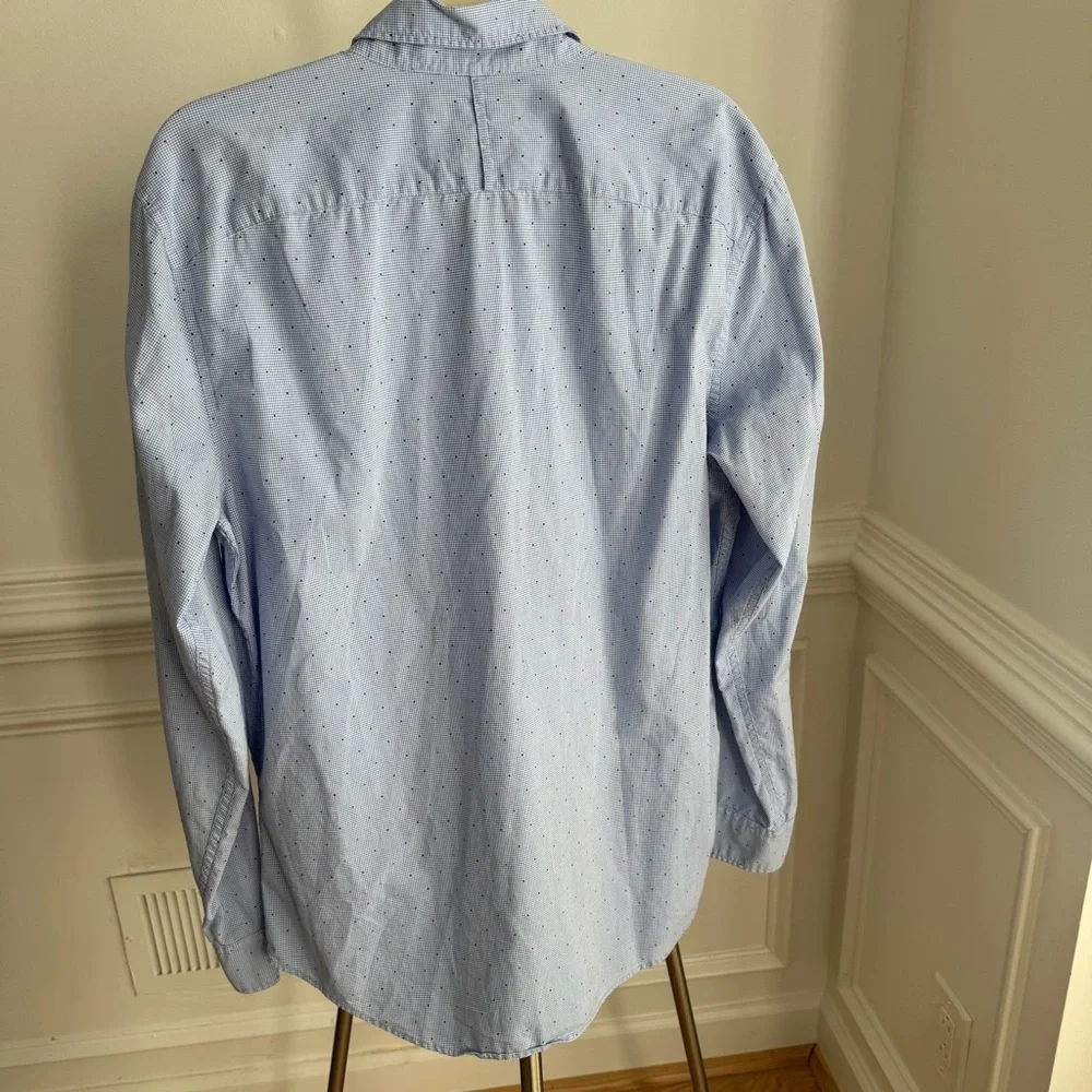 Banana Republic Men's Light Blue Button-Down Shirt with Navy Blue Dots Size L